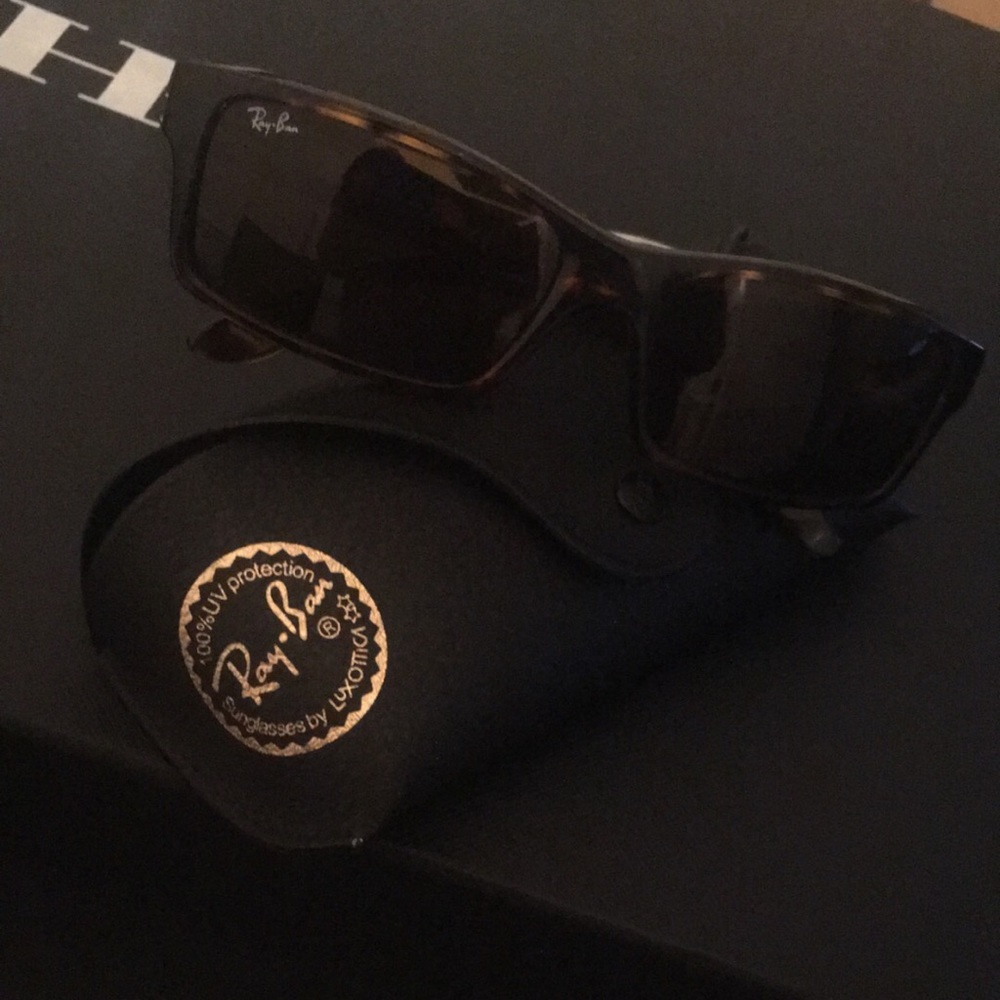Ray bans sunglasses with case